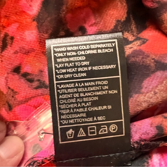 Steve Madden NWT Pink Red Rose Printed top V-neck. Scrunched Sleeve. Size  XS - Picture 10 of 16